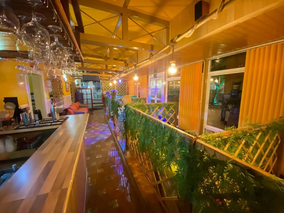 Casa de hóspedes Hostal Avenida Andalucia - Solo Adultos Sevilha