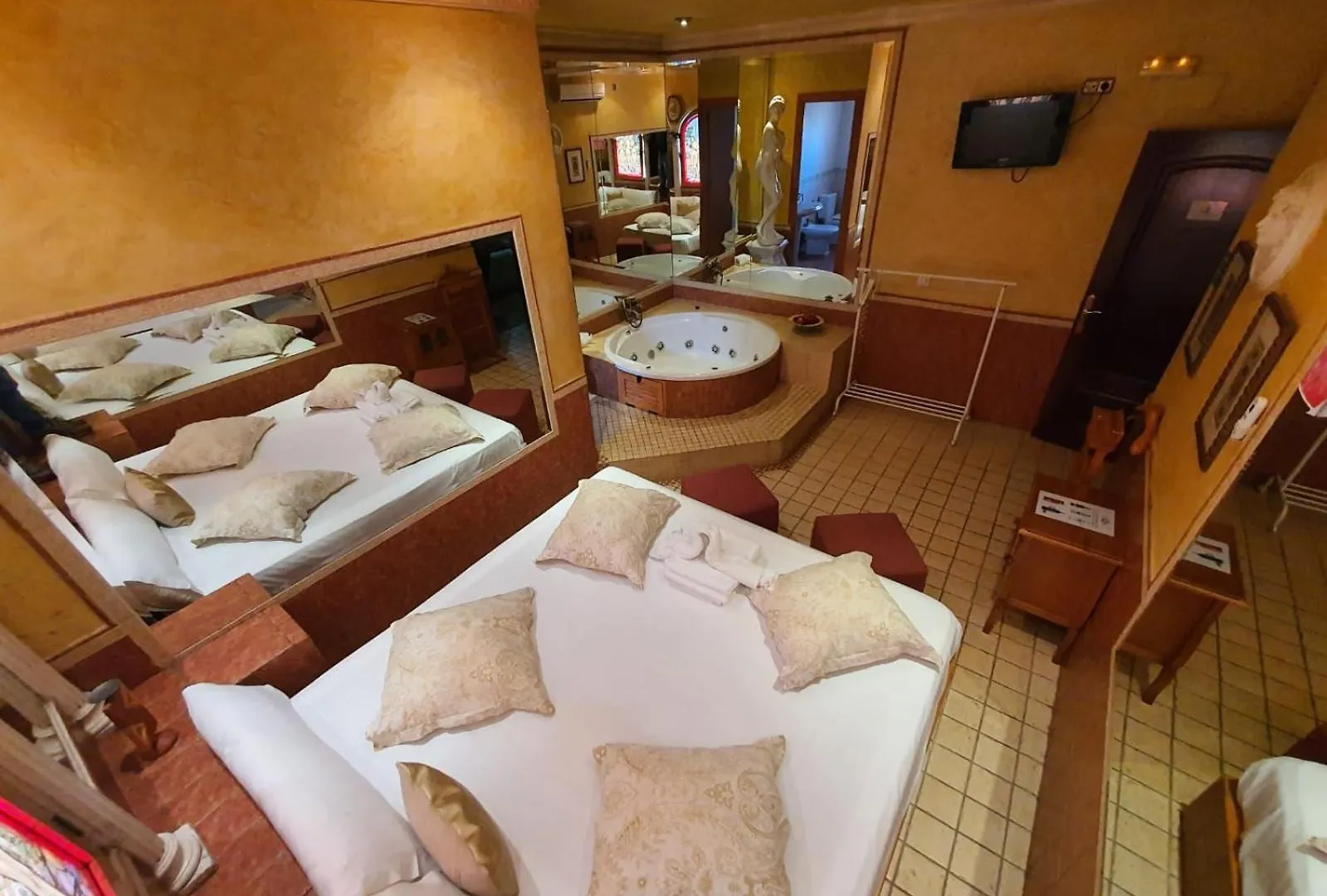 Hostal Avenida Andalucia - Solo Adultos Sevilha 0*,