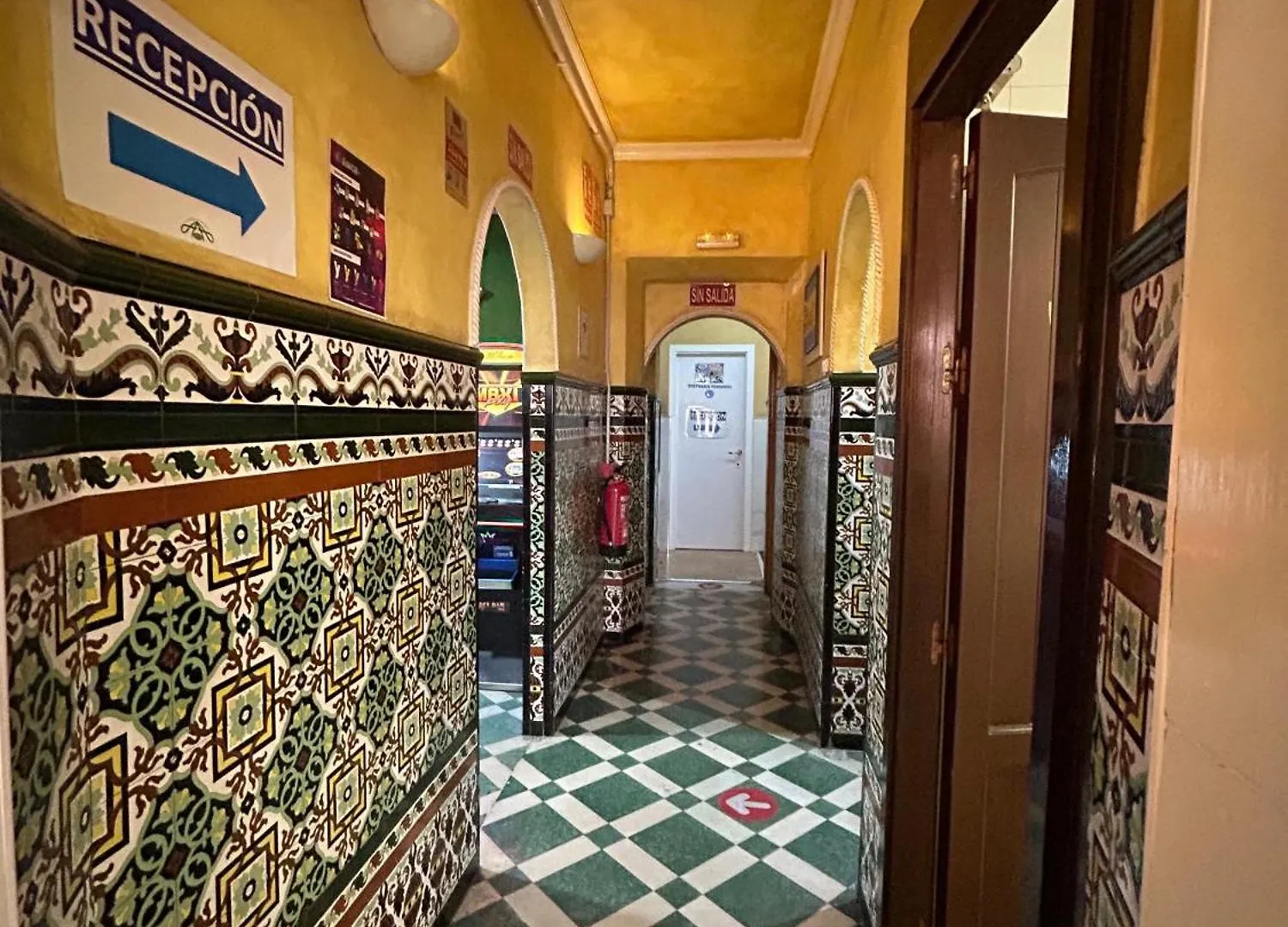 Hostal Avenida Andalucia - Solo Adultos Sevilha
