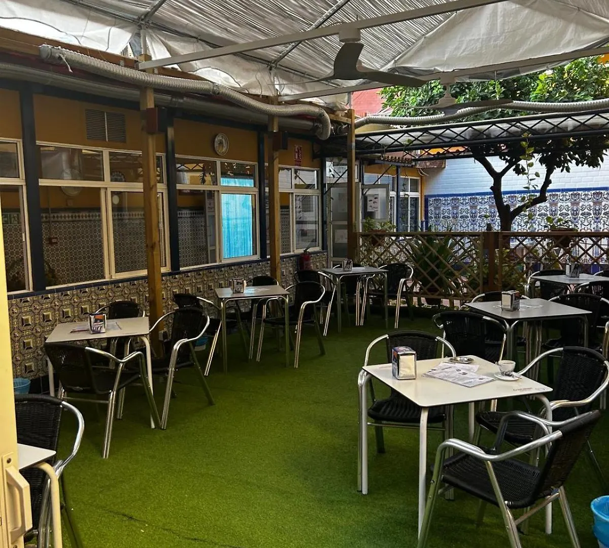 Hostal Avenida Andalucia - Solo Adultos Sevilha