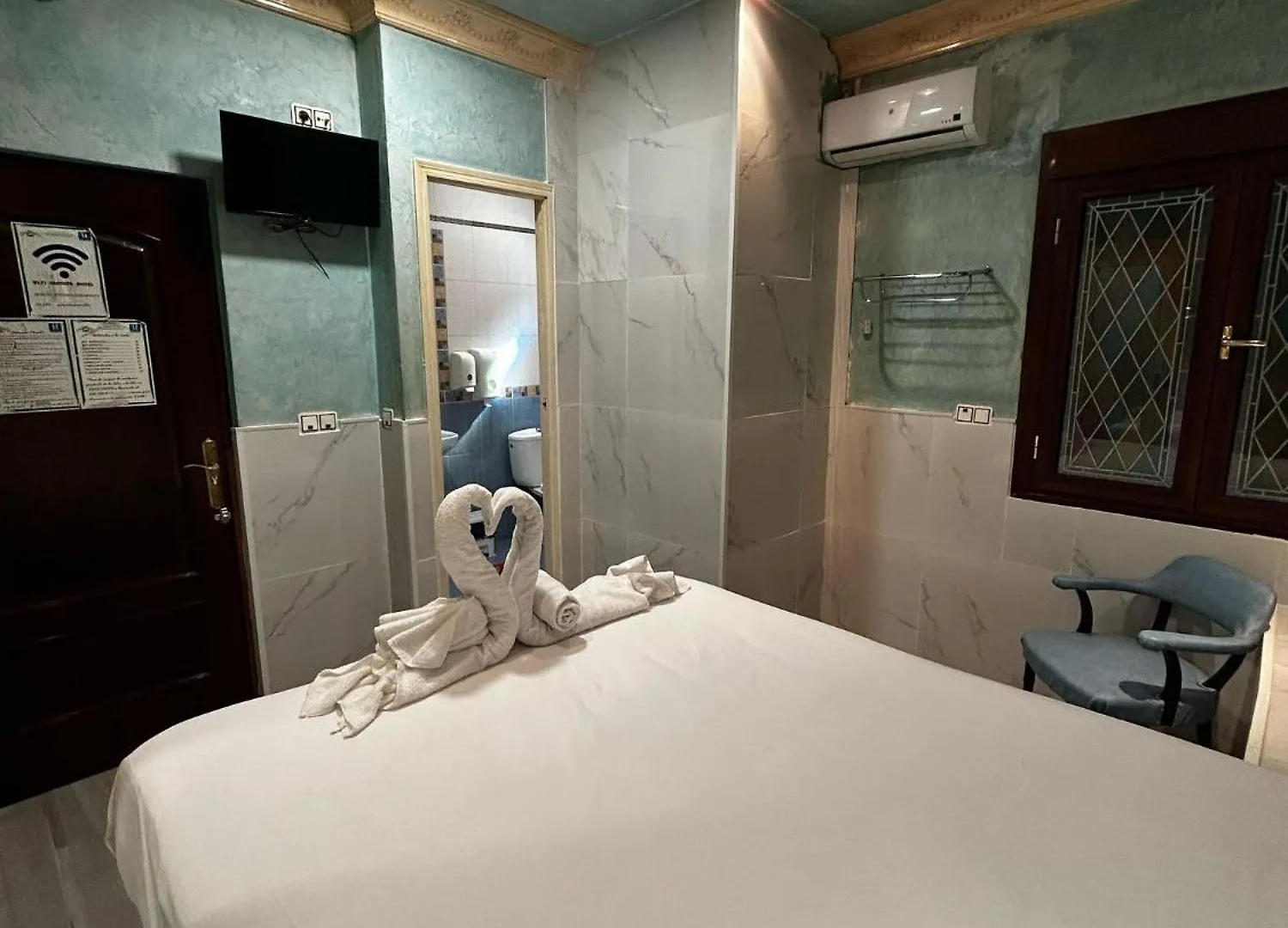 Hostal Avenida Andalucia - Solo Adultos Sevilha
