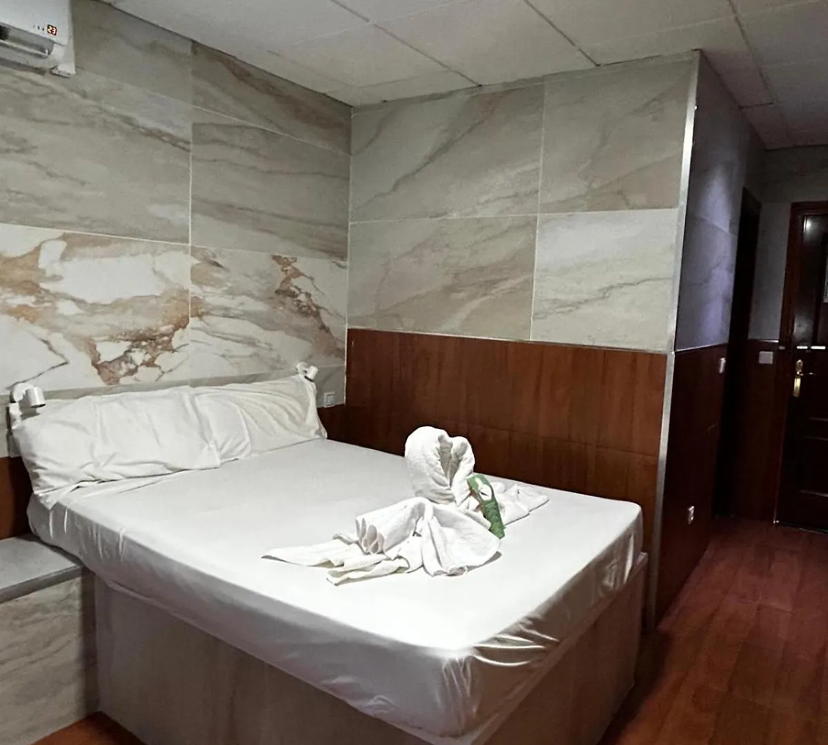 Hostal Avenida Andalucia - Solo Adultos Seville 0*,  Spain